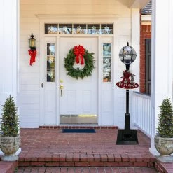 Christmas store -Christmas store unnamed file 2082